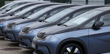 ЄС запровадить рекордні мита на електромобілі з Китаю
